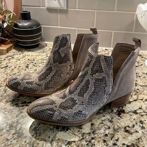 VGUC Tan leather booties